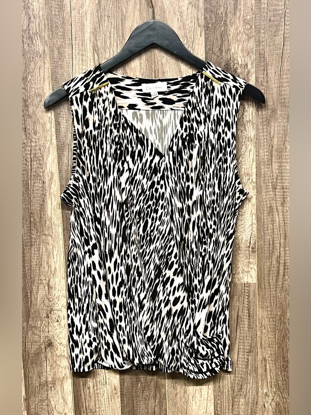 Calvin Klein sleeveless top v neck animal print size L